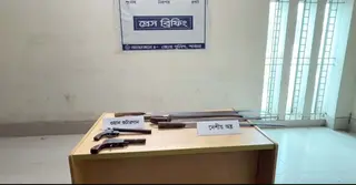 পাবনায় পুলিশের বিশেষ অভিযানে গ্রেপ্তার ২৩, অস্ত্র-সরঞ্জাম উদ্ধার